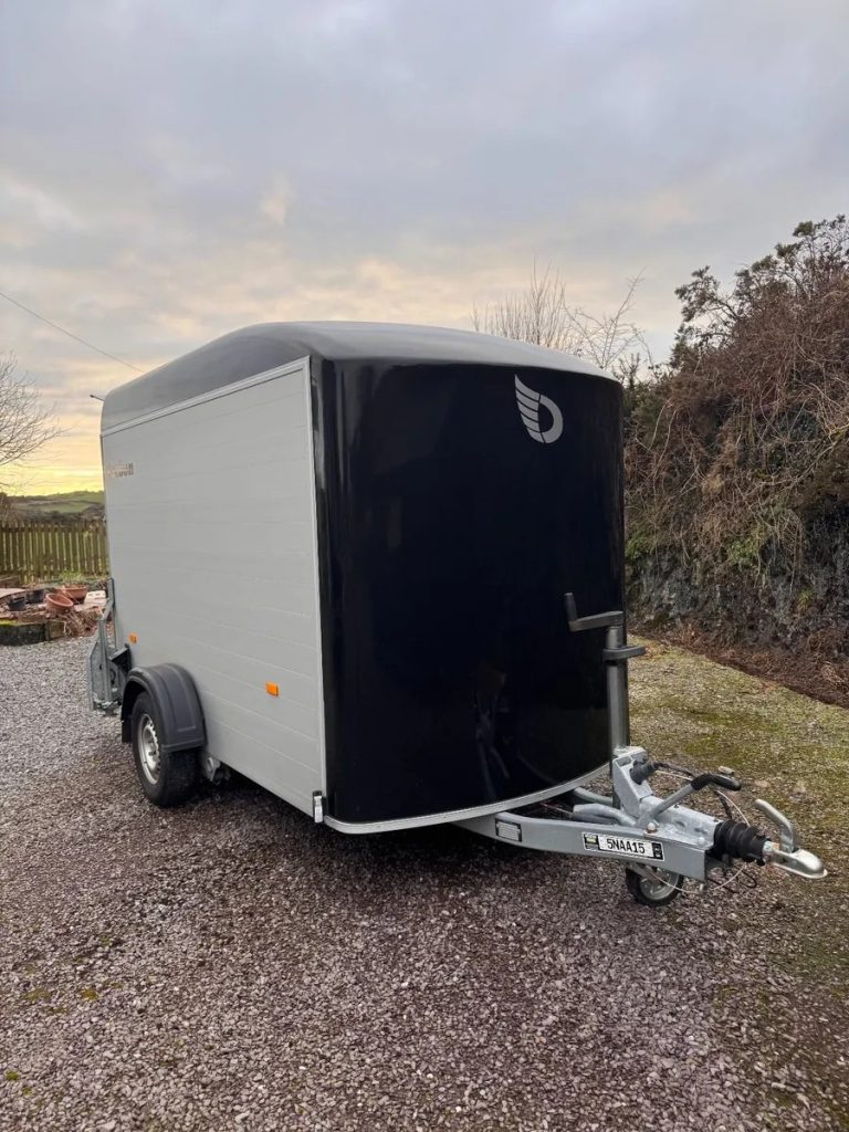 Furgoneta de aluminio Roadster C300, peso bruto de 750 a 1.300 kg
