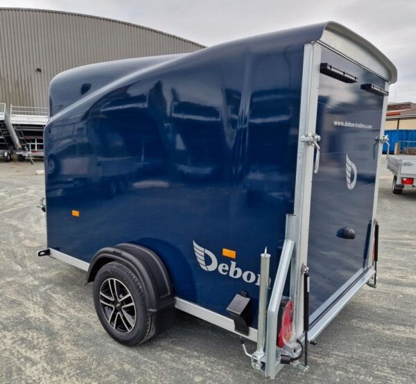 Furgoneta Debon Cargo 1300 equipada con puerta lateral